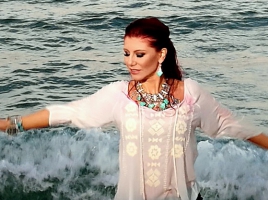 Нелина с нова визия